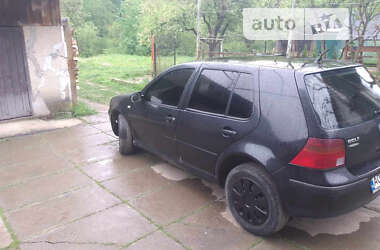 Хэтчбек Volkswagen Golf 2001 в Хусте