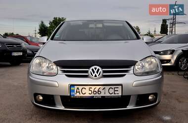 Хетчбек Volkswagen Golf 2005 в 