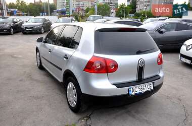 Хетчбек Volkswagen Golf 2005 в 