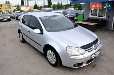 Хетчбек Volkswagen Golf 2005 в 