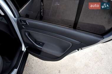 Хетчбек Volkswagen Golf 2005 в 