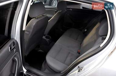 Хетчбек Volkswagen Golf 2005 в 