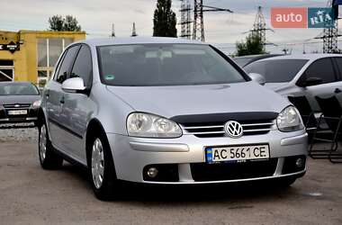 Хетчбек Volkswagen Golf 2005 в 