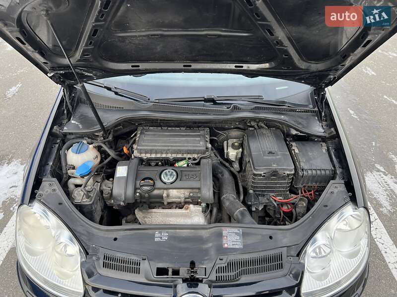 Хэтчбек Volkswagen Golf 2007 в Киеве