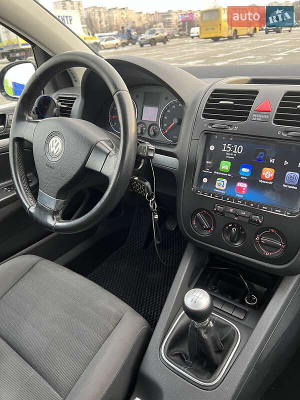 Хэтчбек Volkswagen Golf 2007 в Киеве