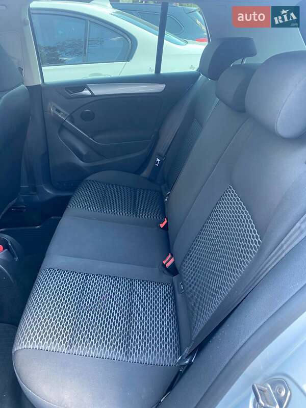 Хетчбек Volkswagen Golf 2009 в Києві