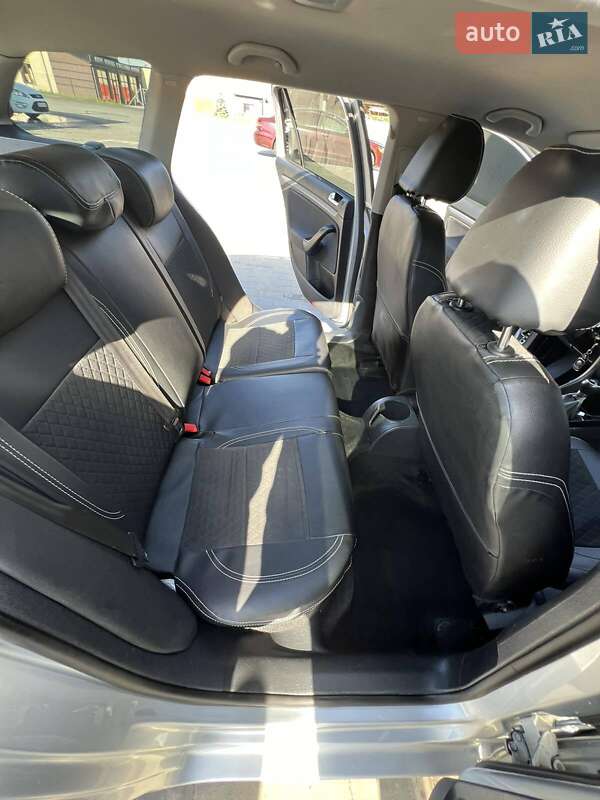 Універсал Volkswagen Golf 2010 в Львові