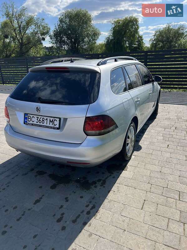 Універсал Volkswagen Golf 2010 в Львові