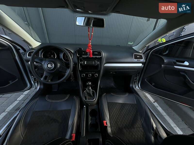 Універсал Volkswagen Golf 2010 в Львові