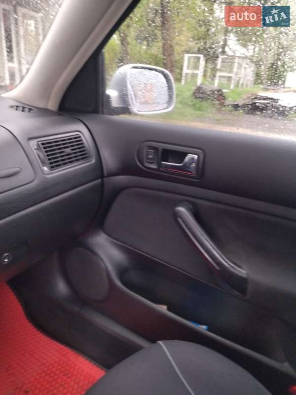 Хэтчбек Volkswagen Golf 2002 в Хмельницком