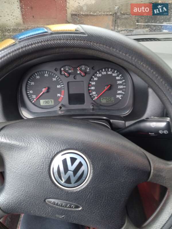 Хэтчбек Volkswagen Golf 2002 в Хмельницком