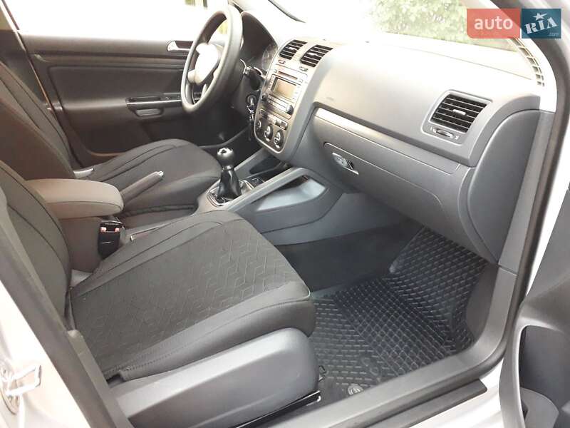 Хэтчбек Volkswagen Golf 2005 в Черкассах