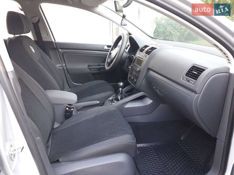 Хэтчбек Volkswagen Golf 2005 в Черкассах