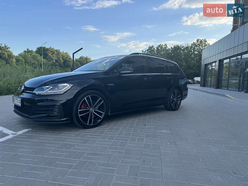 Универсал Volkswagen Golf 2018 в Виннице