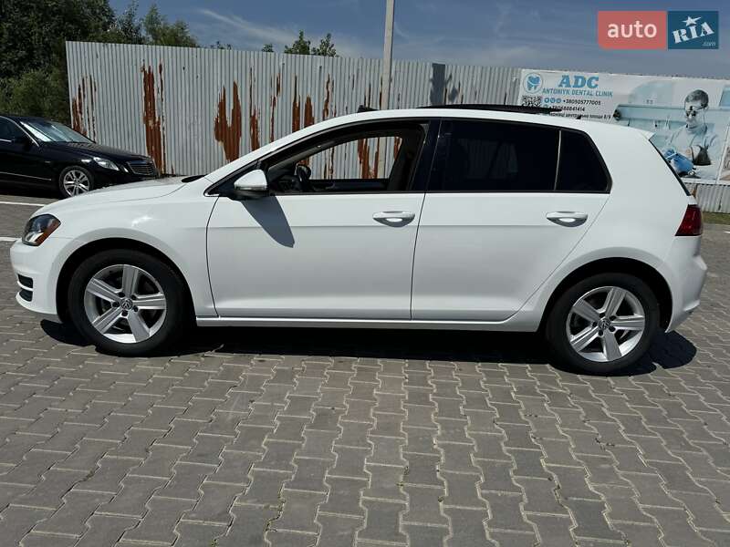 Хэтчбек Volkswagen Golf 2016 в Черновцах