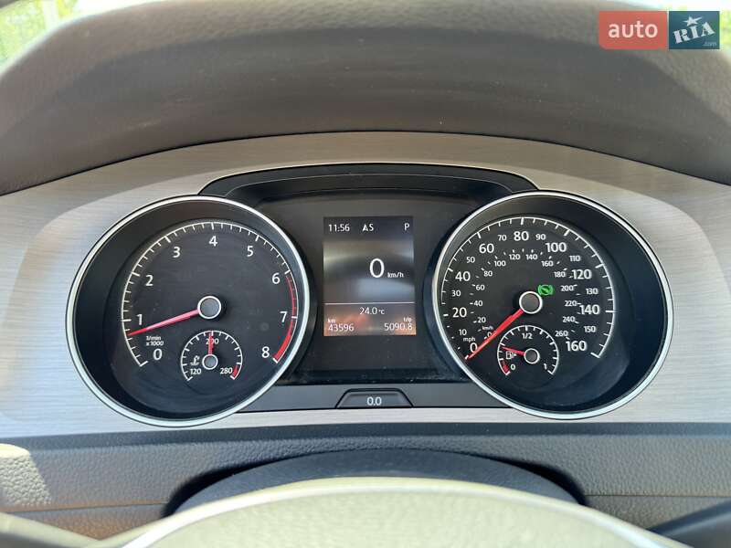 Хэтчбек Volkswagen Golf 2016 в Черновцах