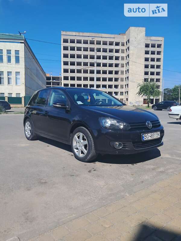 Хэтчбек Volkswagen Golf 2010 в Тернополе