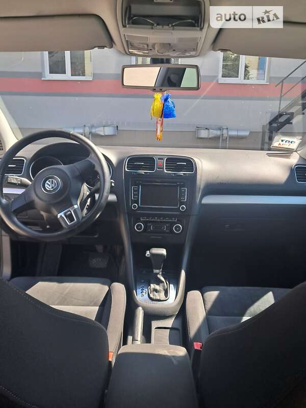 Хэтчбек Volkswagen Golf 2010 в Тернополе