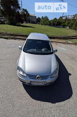 Хетчбек Volkswagen Golf 2004 в Запоріжжі