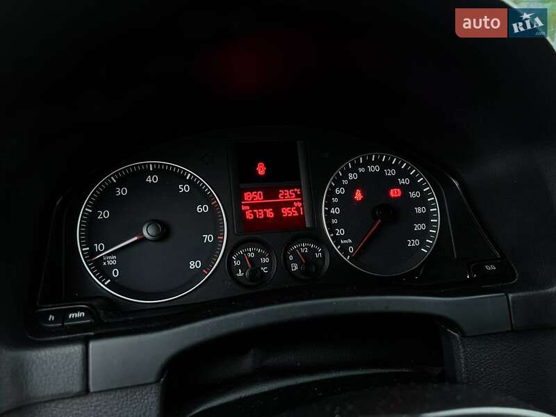 Хэтчбек Volkswagen Golf 2005 в Житомире