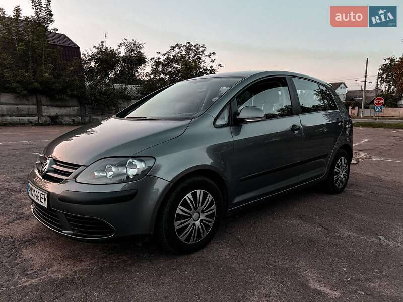 Хэтчбек Volkswagen Golf 2005 в Житомире
