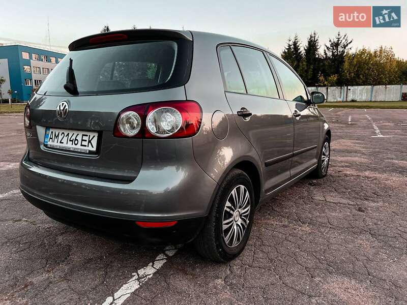 Хэтчбек Volkswagen Golf 2005 в Житомире