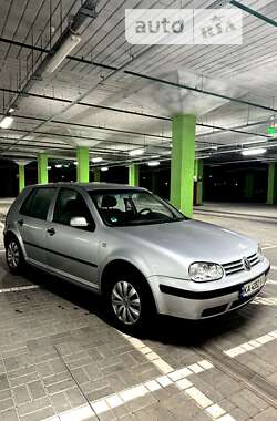 Хетчбек Volkswagen Golf 2001 в Києві