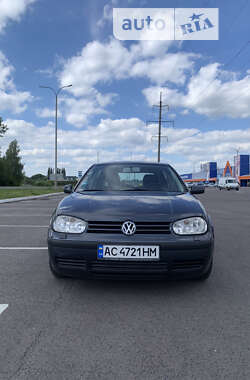 Хетчбек Volkswagen Golf 2001 в Луцьку