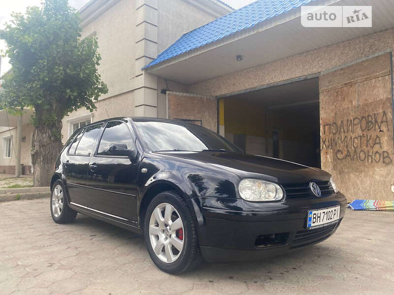 Хетчбек Volkswagen Golf 2003 в Татарбунарах