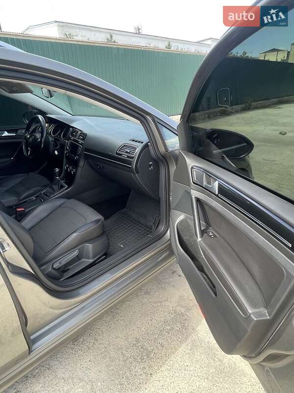 Универсал Volkswagen Golf 2015 в Песчанке