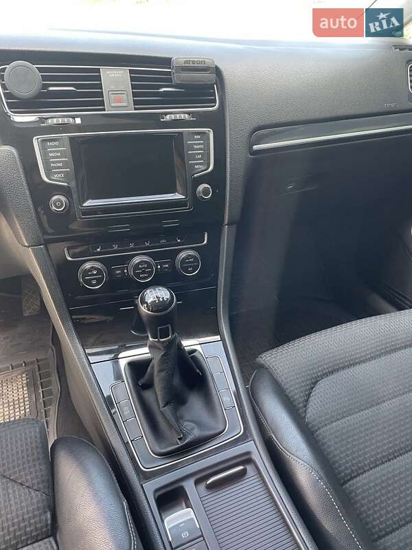 Универсал Volkswagen Golf 2015 в Песчанке