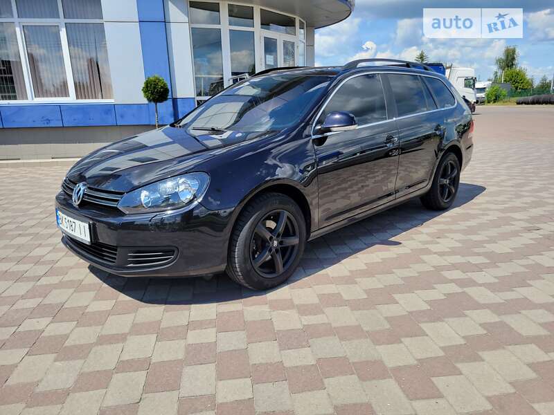 Універсал Volkswagen Golf 2010 в Сарнах