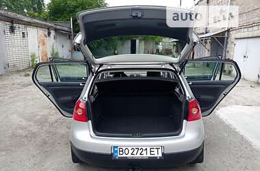 Хетчбек Volkswagen Golf 2004 в Дніпрі