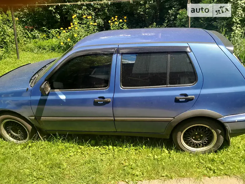 Хетчбек Volkswagen Golf 1996 в 