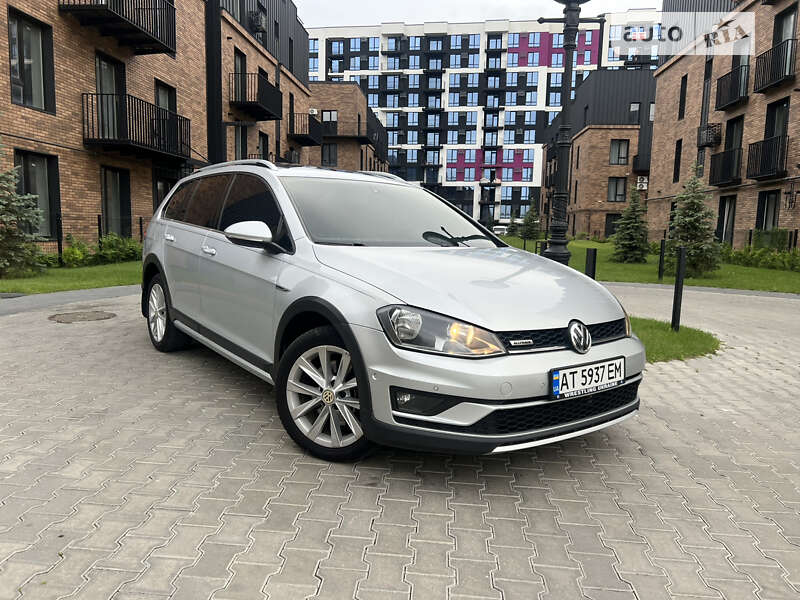 Универсал Volkswagen Golf 2017 в Ивано-Франковске