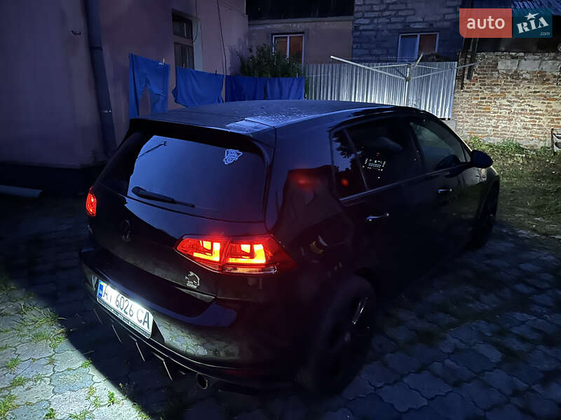 Хетчбек Volkswagen Golf 2013 в 