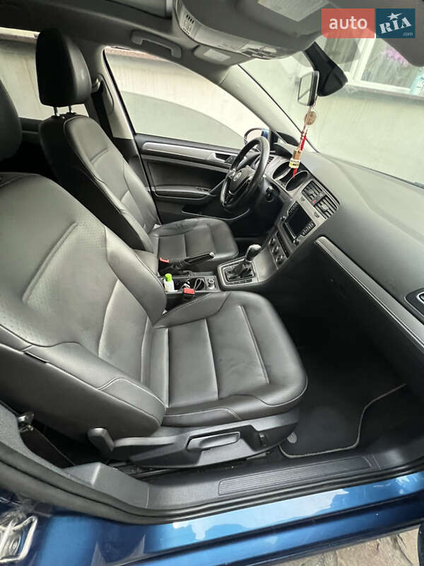 Універсал Volkswagen Golf 2015 в Рівному