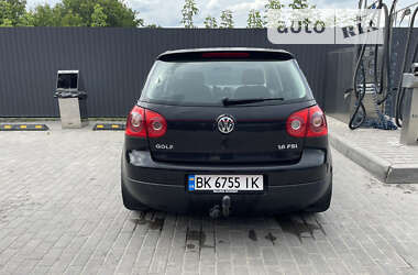 Хетчбек Volkswagen Golf 2003 в Квасилові