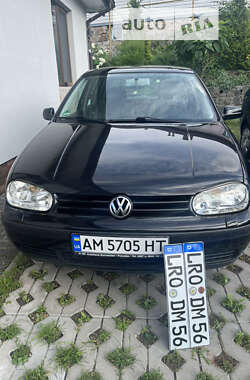 Хэтчбек Volkswagen Golf 2001 в Звягеле