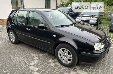 Хетчбек Volkswagen Golf 2001 в Звягелі