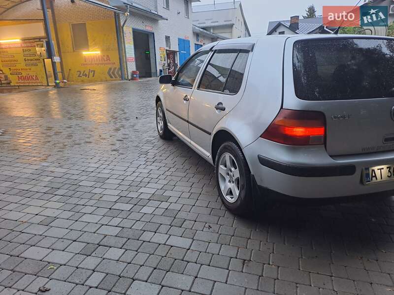 Хэтчбек Volkswagen Golf 2002 в Долине