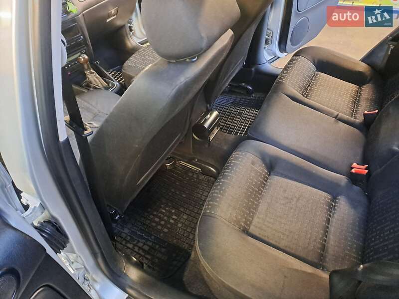 Хэтчбек Volkswagen Golf 2002 в Долине