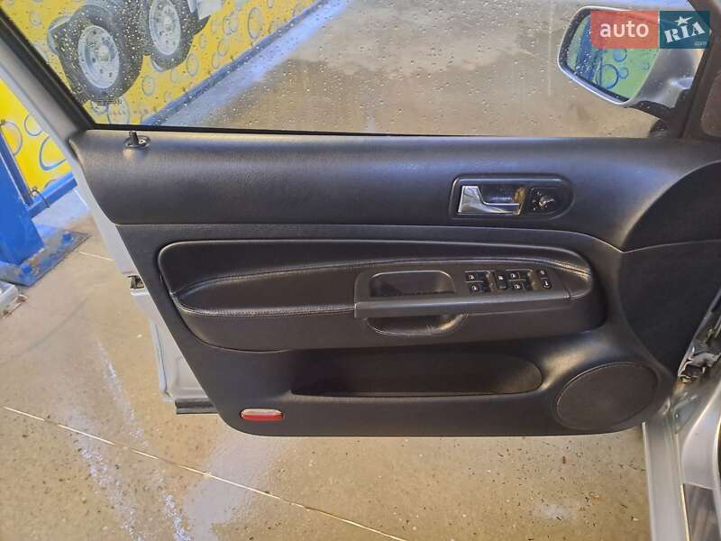 Хэтчбек Volkswagen Golf 2002 в Долине