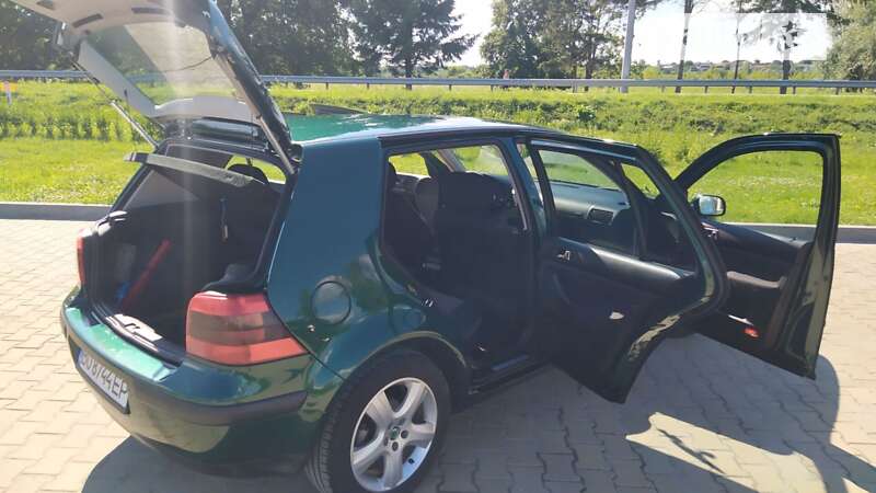 Хетчбек Volkswagen Golf 2002 в Ланівці