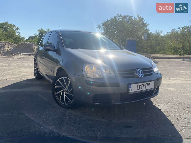 Хетчбек Volkswagen Golf 2006 в Запоріжжі