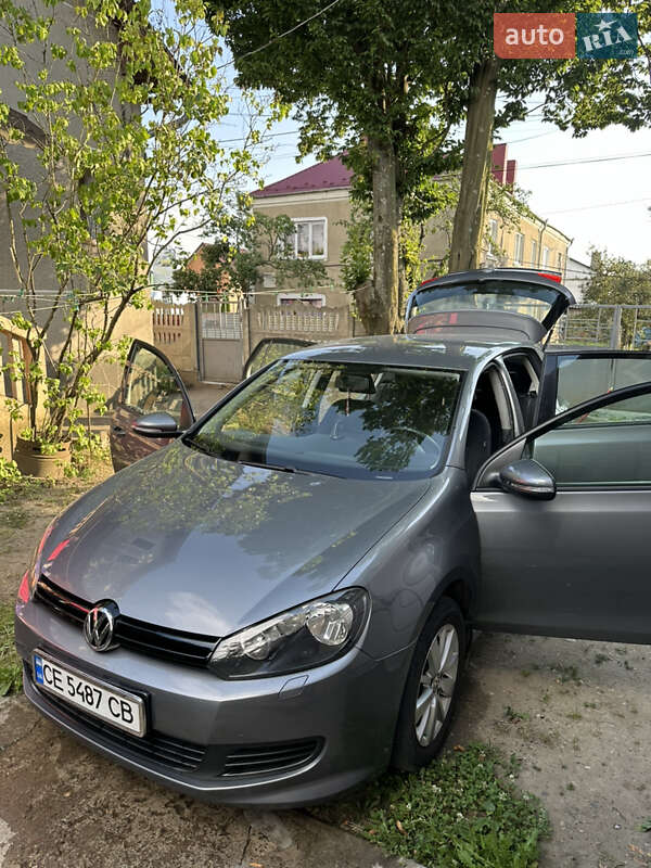 Хетчбек Volkswagen Golf 2011 в Сторожинці