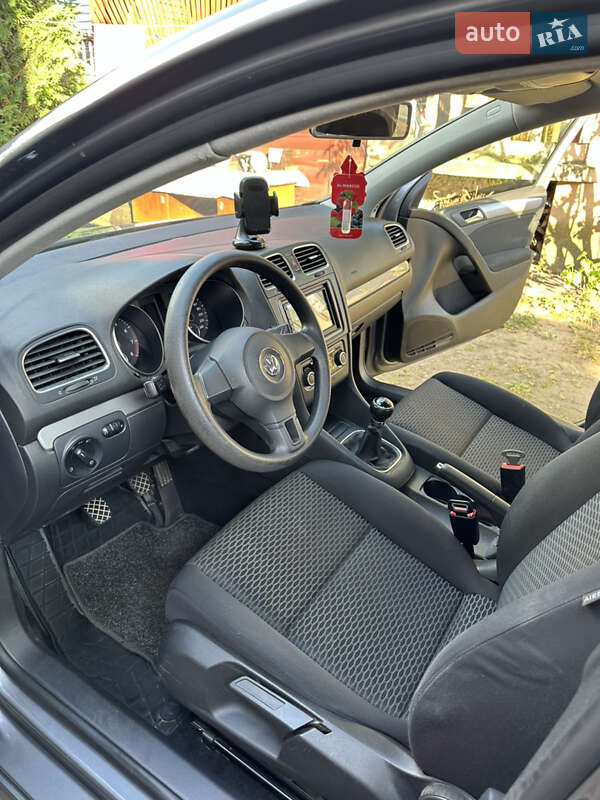 Хетчбек Volkswagen Golf 2011 в Сторожинці