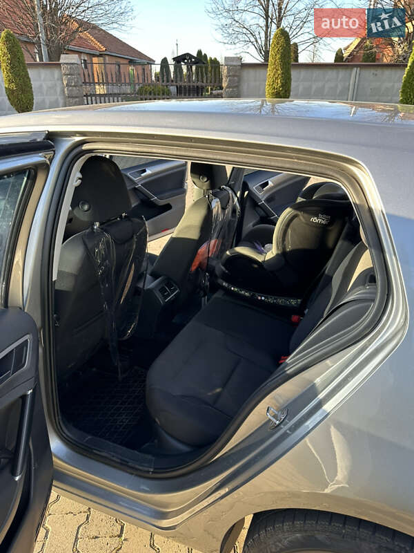 Хэтчбек Volkswagen Golf 2017 в Петрове