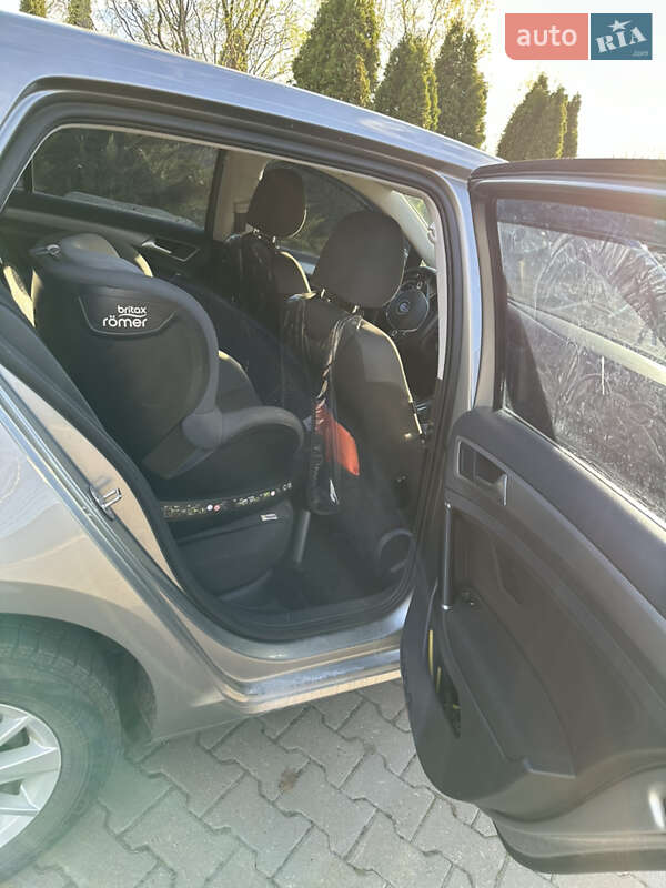 Хэтчбек Volkswagen Golf 2017 в Петрове