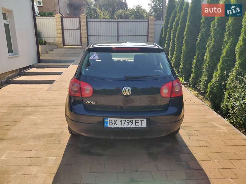 Хэтчбек Volkswagen Golf 2004 в Хмельницком